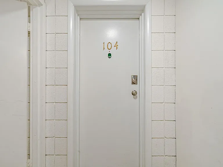 Brooklane Manor Apartments — Photo 29