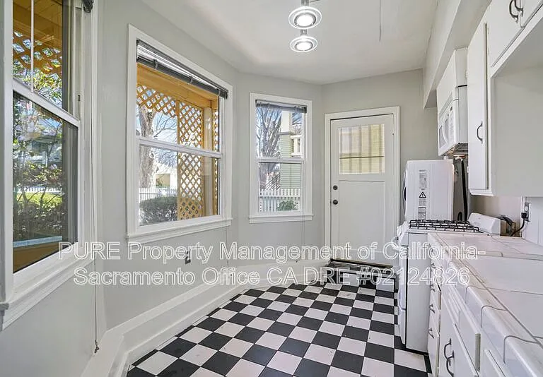 2324 Castro Way — Photo 10