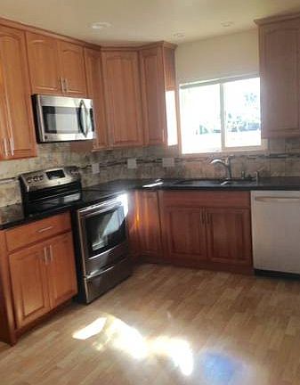 3rd image of 978 Pinewood Dr