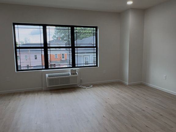 3rd image of 358-364 Van Houten St #302