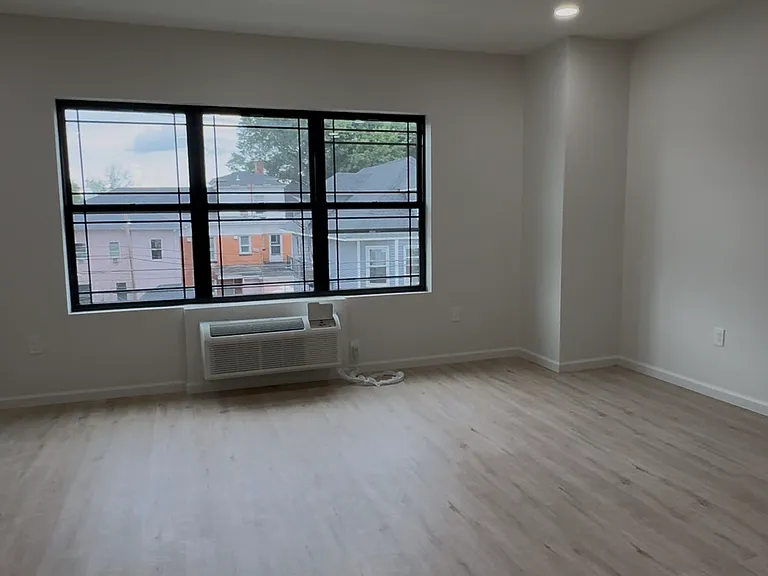 358-364 Van Houten St #302 — Photo 3