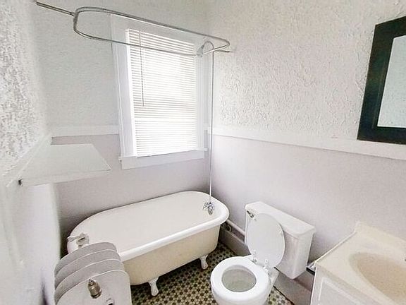 5th image of 2005 Dewey Ave APT 7