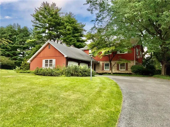 1160 Blossom Cir, Bethlehem, PA 18017