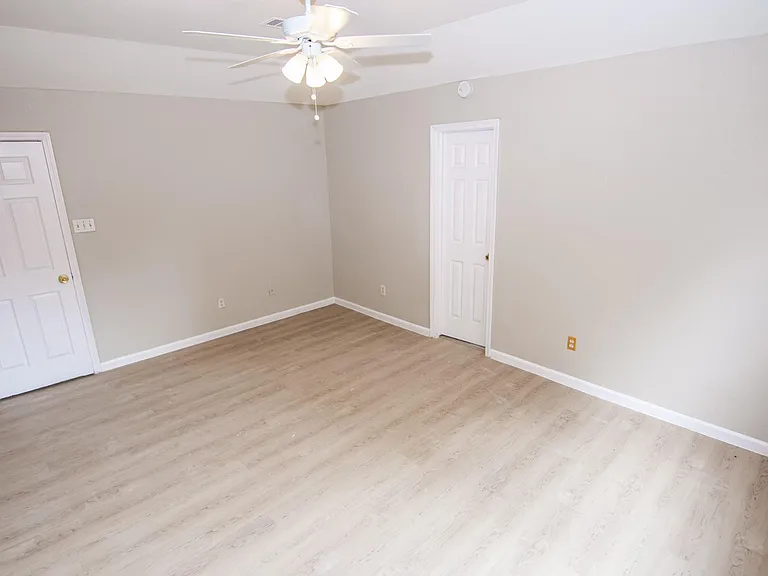 2611 Ashington Dr — Photo 5