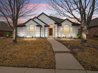 7313 Fallen Oak Dr, North Richland Hills, TX 76182