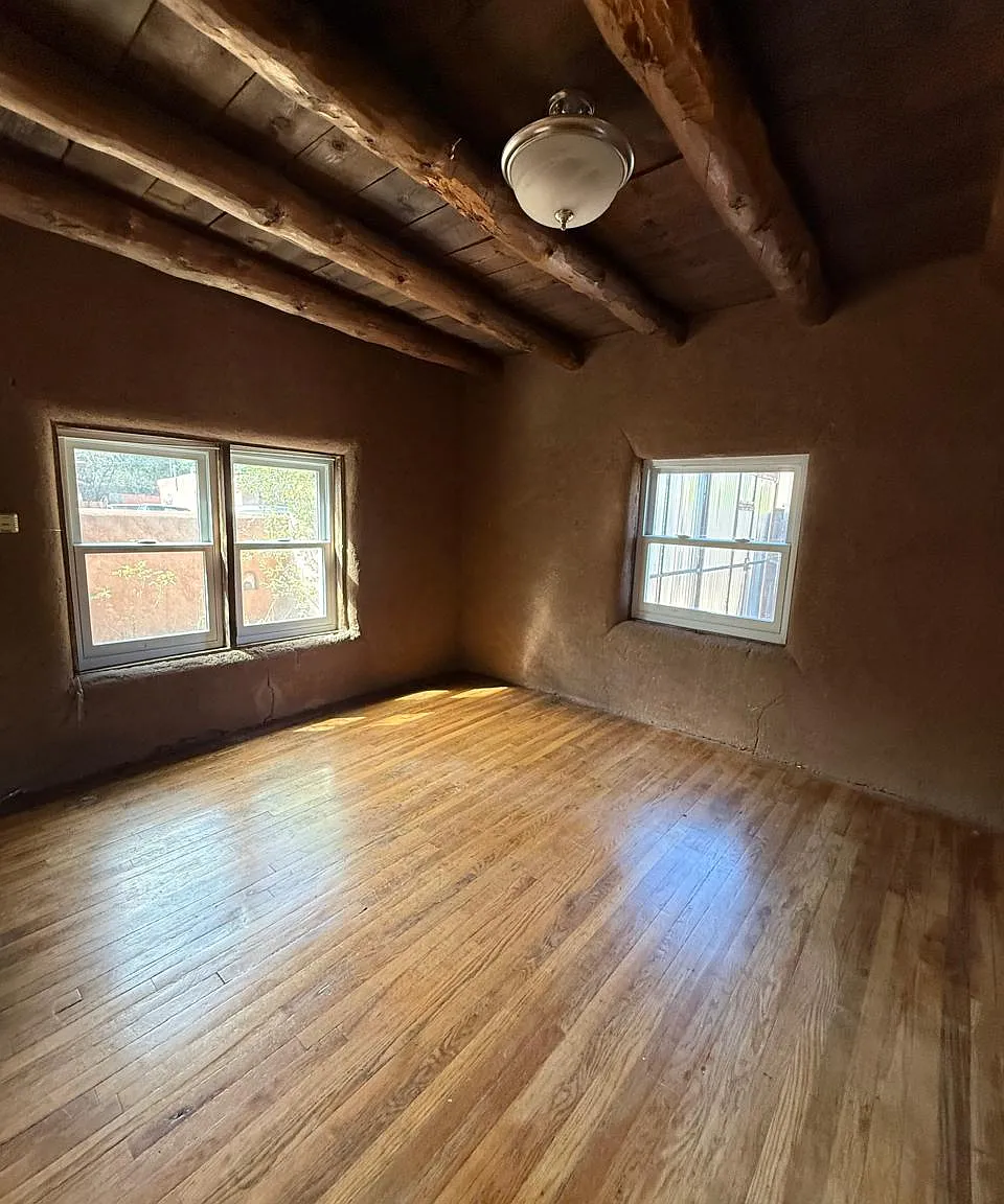2 bed, 900 sqft, $1,995 — Photo 3