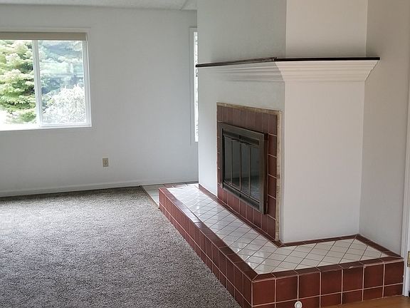 3rd image of 520 Fulton Ave
