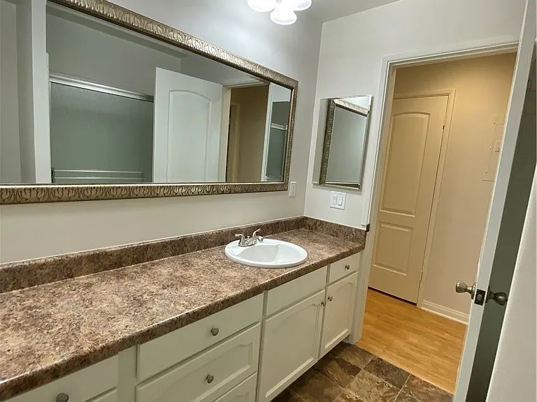 665 W 34th St #7 — Photo 7