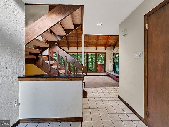 5th image of 502 Saint Annes Ln
