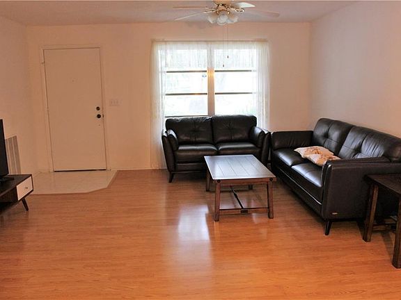 4th image of 2806 Cameron Ct