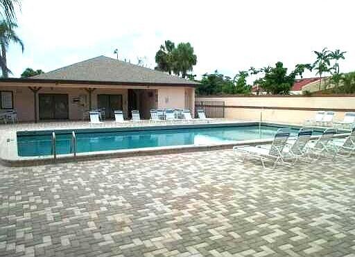 4th image of 6660 Somerset Dr APT 104