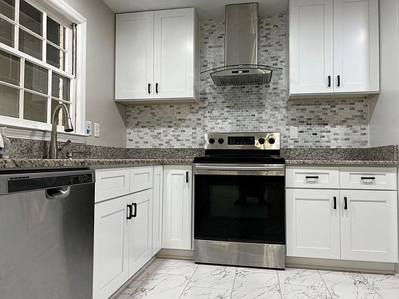 2nd image of 2221 Pinecliff Dr