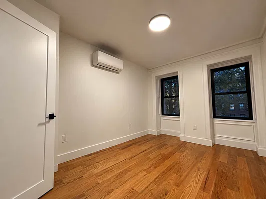 Bedroom, photo 1
