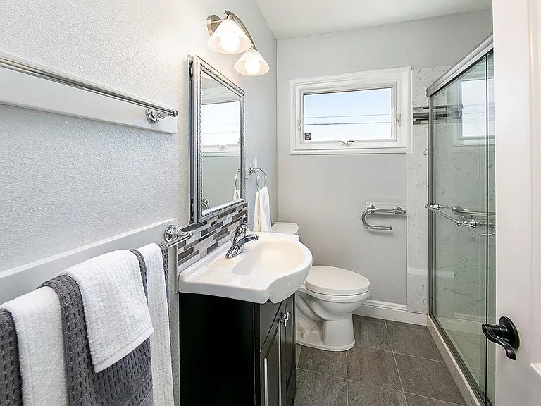 4380 Moreland Dr — Photo 9