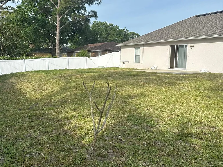 1068 Saint Johns St SE — Photo 6