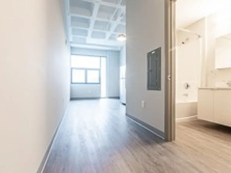 735 W Wisconsin Ave — Photo 37
