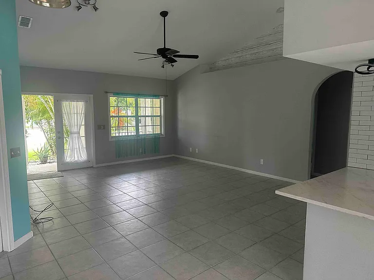 3389 Lakeview Dr — Photo 3