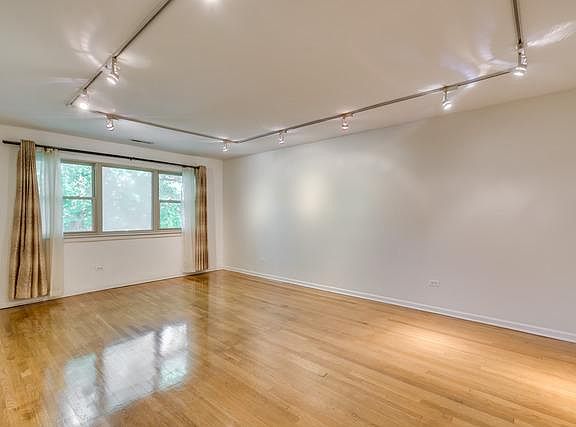 3rd image of 1538 W Chase Ave APT 1S