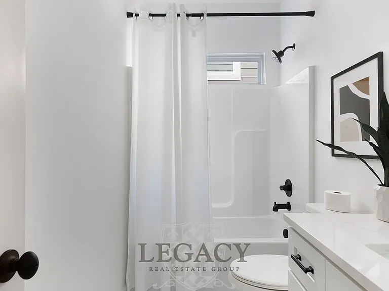 2027 Rosemary Ln — Photo 23