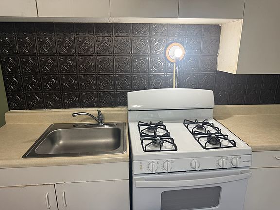 3rd image of 90 Gaylord St