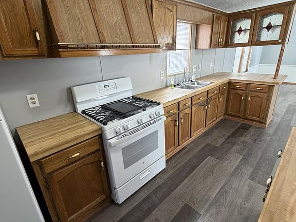 3rd image of 840 Ann Dr