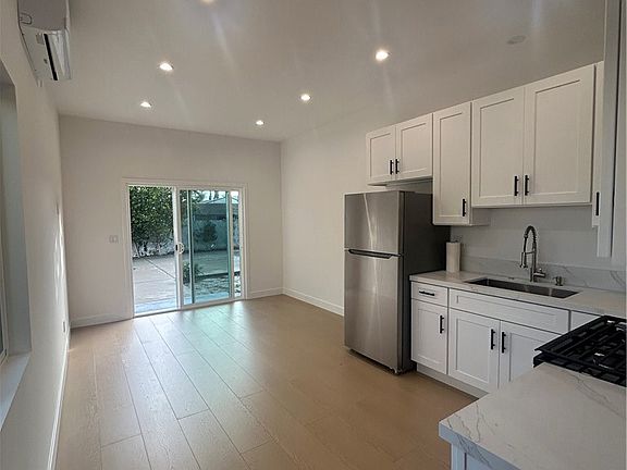 2nd image of 11052 Emelita St #11052