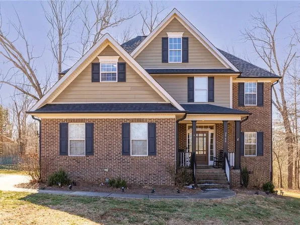 2900 Walbrook Ter, Browns Summit, NC 27214