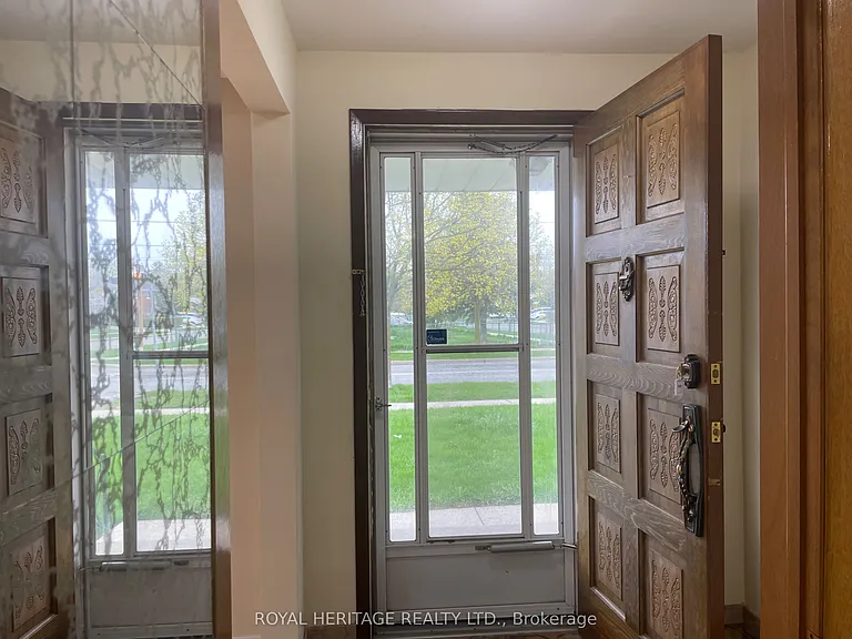 281 Driftwood Ave #MAIN FLOOR — Photo 3