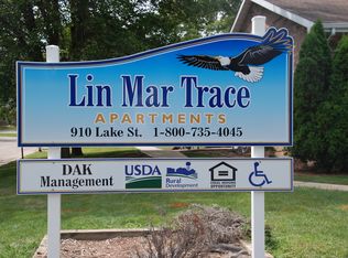 910 Lake St APT 302, Baraboo, WI 53913