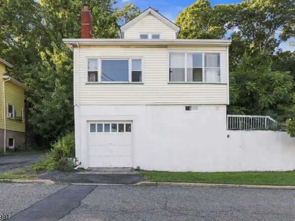 210 Barnert Ave, Totowa, NJ 07512