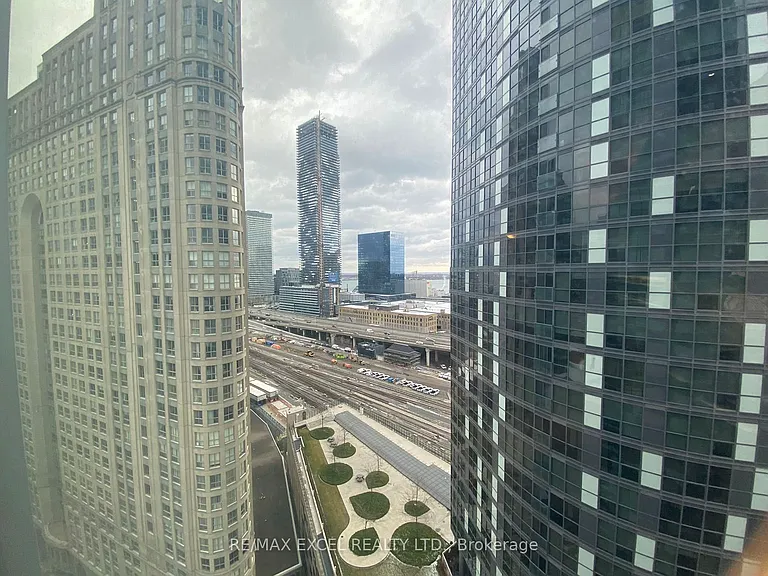 8 The Esplanade #1812 — Photo 38