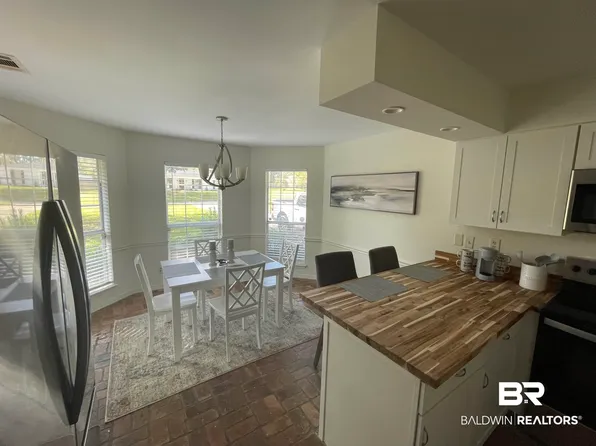 1065 Seven Hills Dr, Mobile, AL 36695