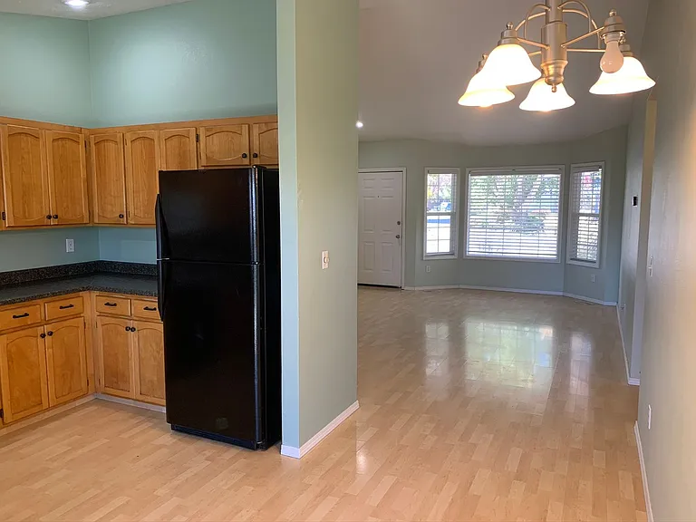 6902 N Prescott Ave — Photo 10