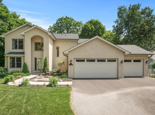 1145 Falls Curv, Chaska, MN 55318