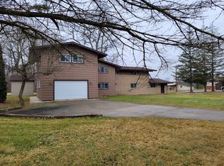 1392 Maple Grove Rd, Lapeer, MI 48446