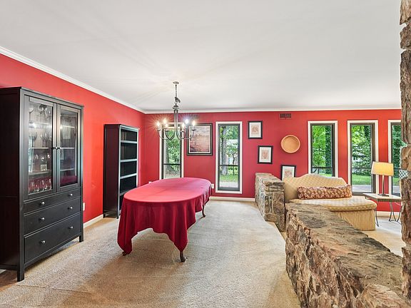 5th image of 382 Greenfield Ct