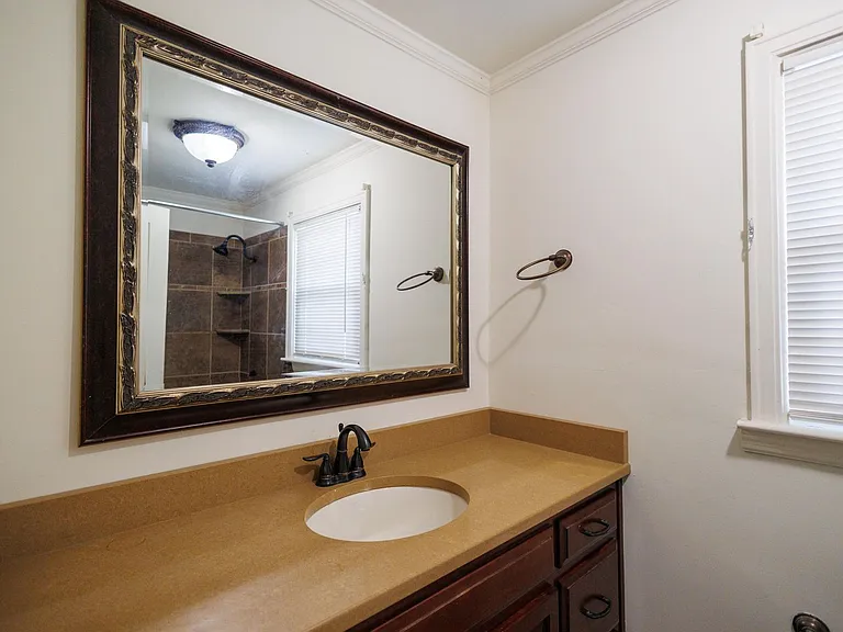 1119 Greenslake Rd — Photo 10
