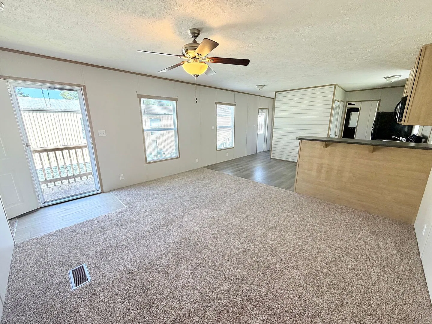 3 bed, 1056 sqft, $1,209 — Photo 4