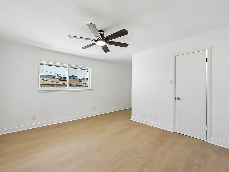 2 bed, 1055 sqft, $2,000 — Photo 2