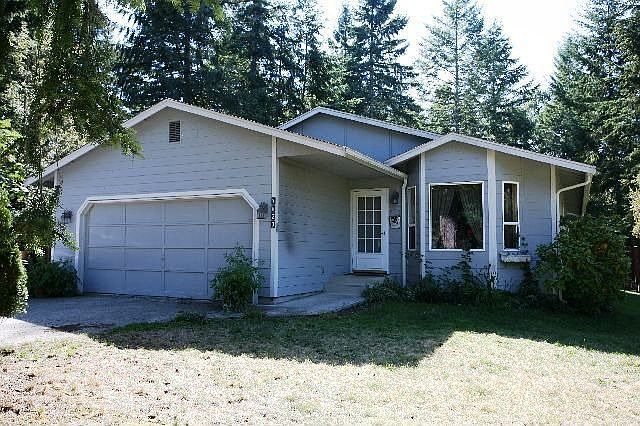 This rambler is located on a quiet, secluded street. 