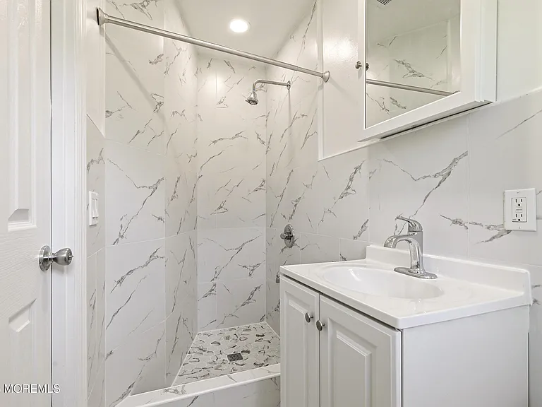 1200 Lawrence Ave — Photo 24