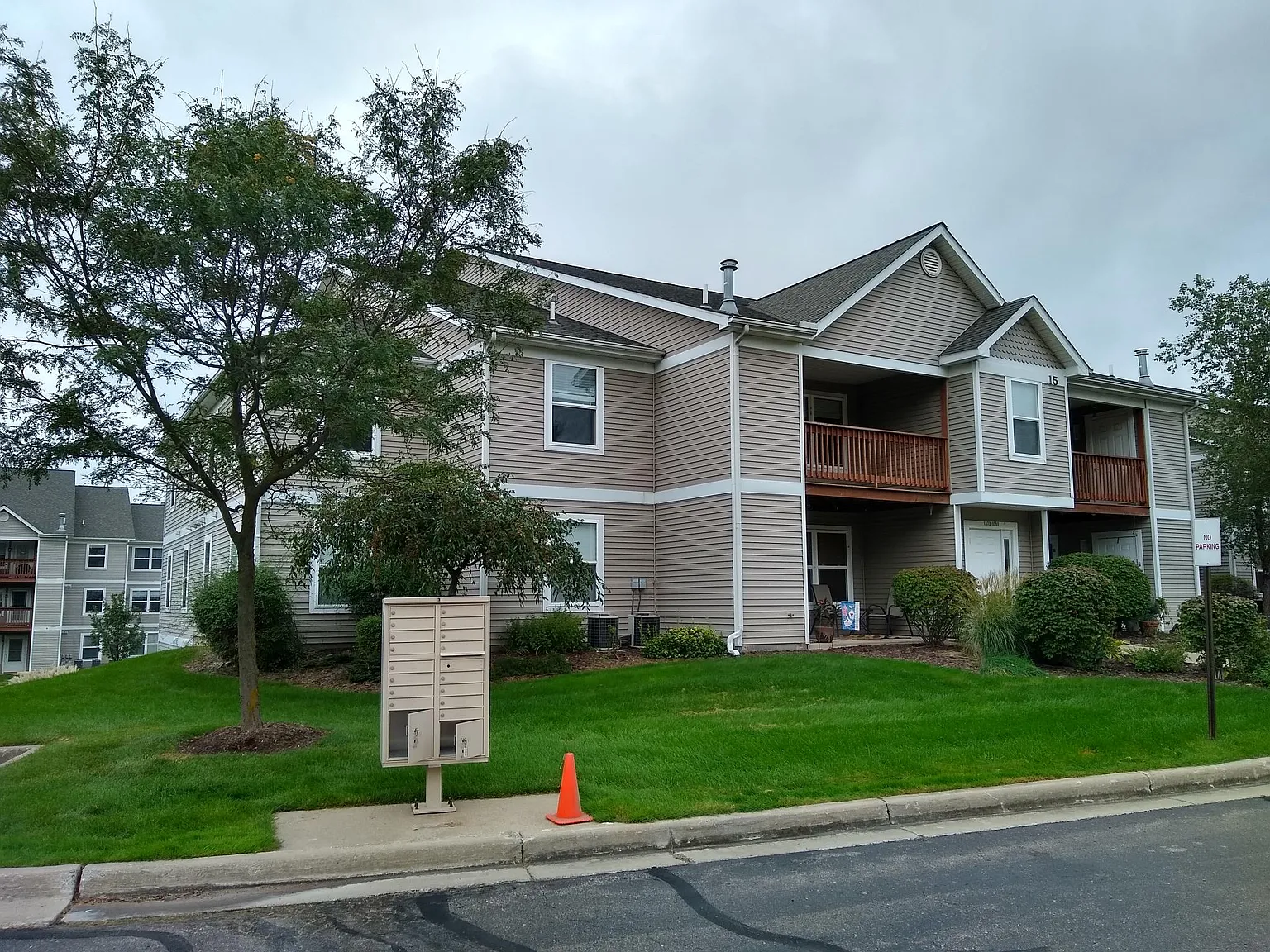 2 bed, 1101 sqft, $1,895 — Photo 2