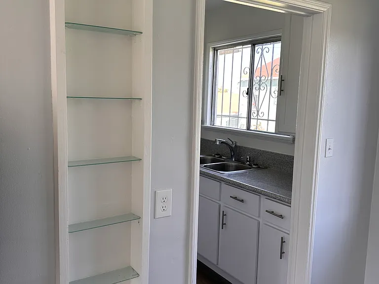 10949 S Western Ave #B — Photo 9