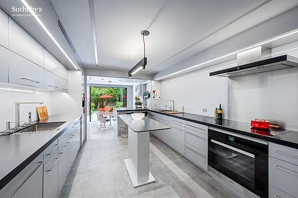 Sold by Sotheby's International Realty | media 8