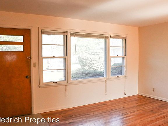 3rd image of 1319 Roosevelt Ave