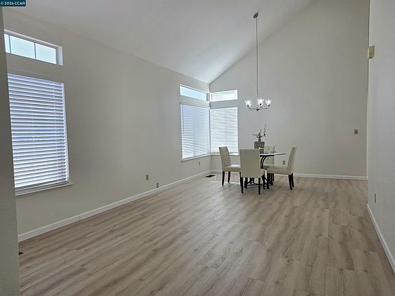 4th image of 201 Fairbrook Ct
