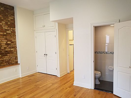 5th image of 212 E 35th St #5