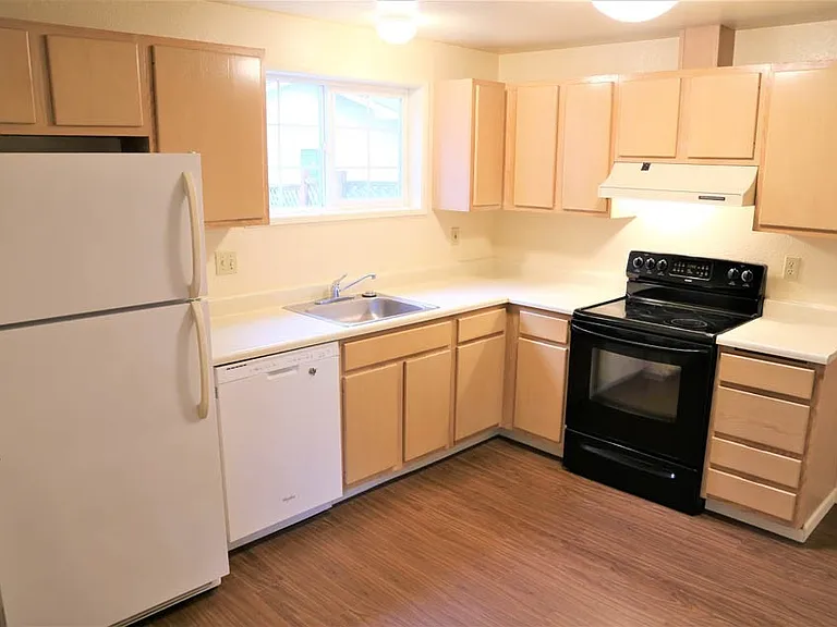 3358 SE Charlotte Pl — Photo 14