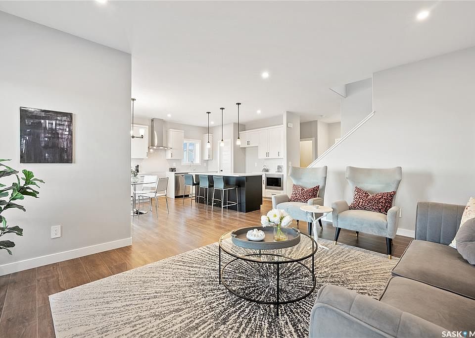 1st image of 10 Vancouver CRESCENT