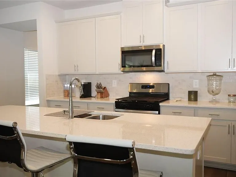 733 Gabby Point — Photo 4